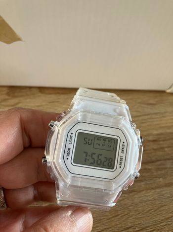 montre sport tendance neuve jamais portée 