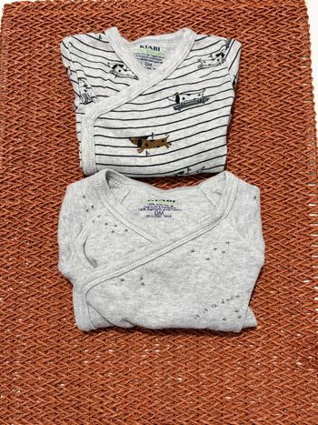 Lot bodies manches longues naissance Kiabi 