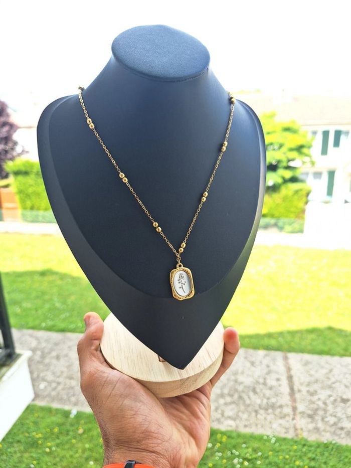 Collier Dorée en acier inoxydable pendentif Dorée et argenté avec fleur Gravé minimaliste