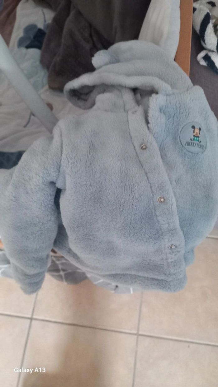 Petit manteau Mickey taille 3 mois