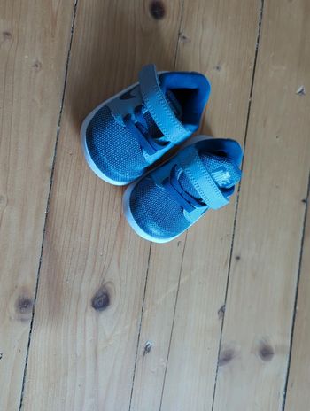 Baskets Nike bébé pointure 17