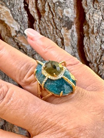 Grosse bague habaha Paris tourmaline et apatite zircons acier inoxydable or