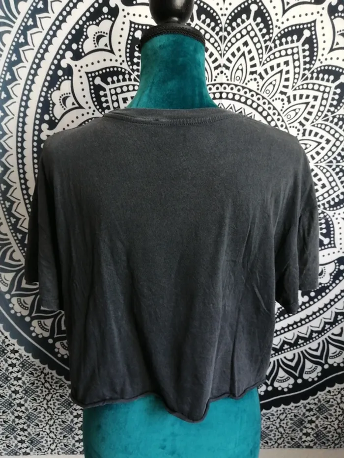 Tee-shirt crop top gris foncé imprimé dysney / bershka x disney / (S) - photo numéro 4