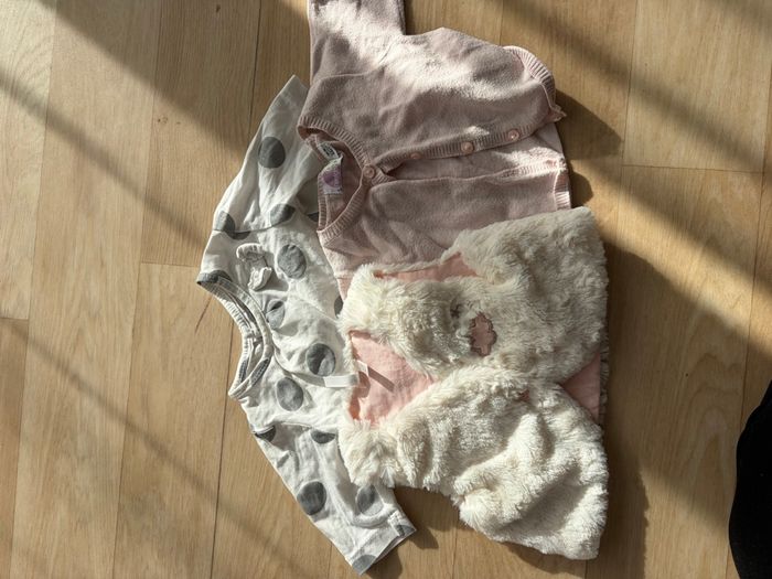 Lot bébé fille 1 mois - 35 pièces - photo numéro 5