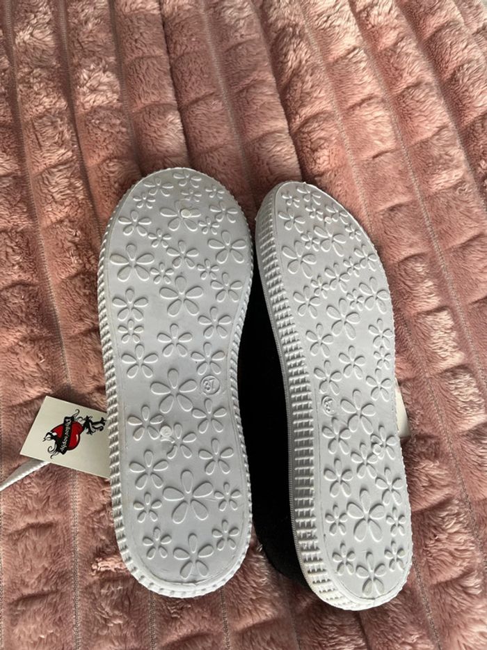 Baskets noire - neuve avec étiquettes - photo numéro 3