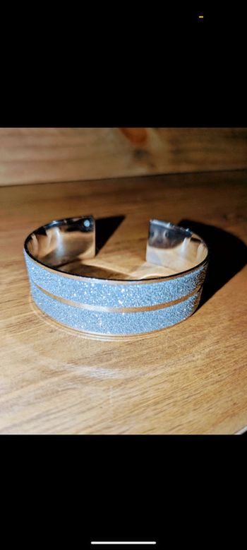 Bracelet rigide en couleur argenté pailleté jonc