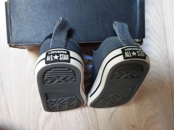 Converses en cuir lisse en très bon état - photo numéro 5