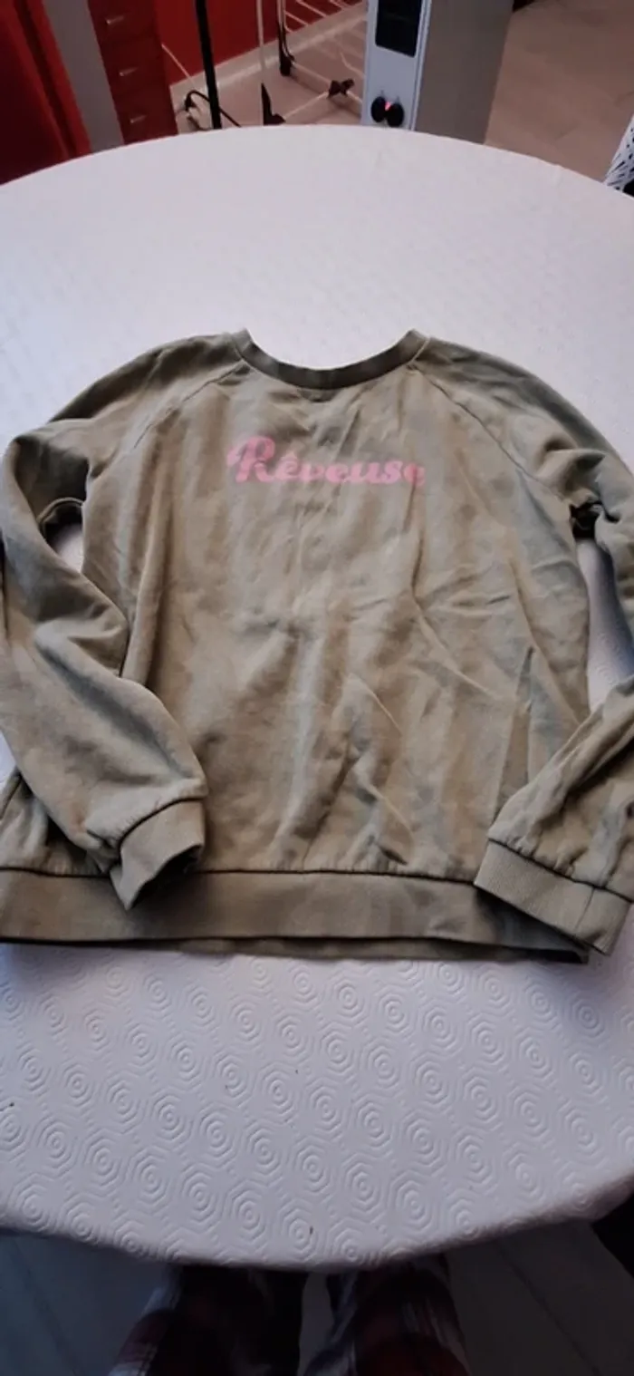 Lot 3 sweats et un tee shirt - photo numéro 6