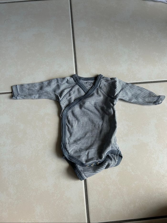 Lot bodies 1 mois - photo numéro 2