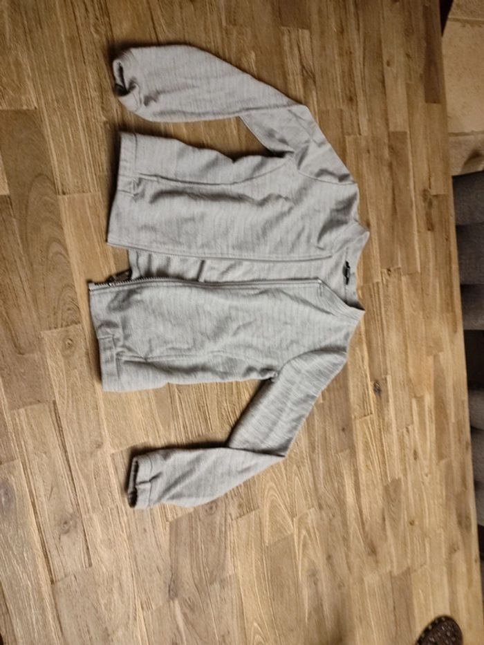 Gilet zippé léger en 10 ans