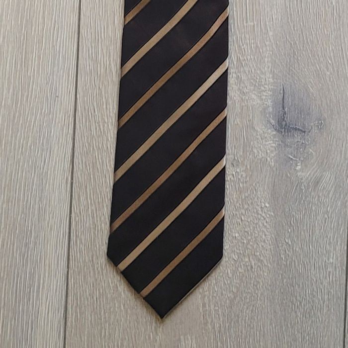 Très jolie cravate marron et doré rayée. Marque Celio club - photo numéro 2