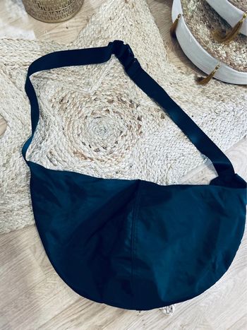 Sac banane noir bandoulière matière deperlante