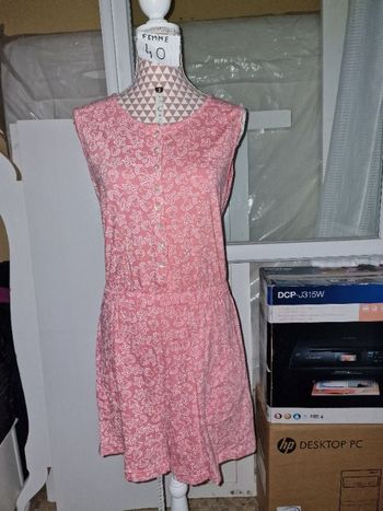 Combi-short, rose à motif blanc, en très très bon état, 2 poches latérales, taille élastique