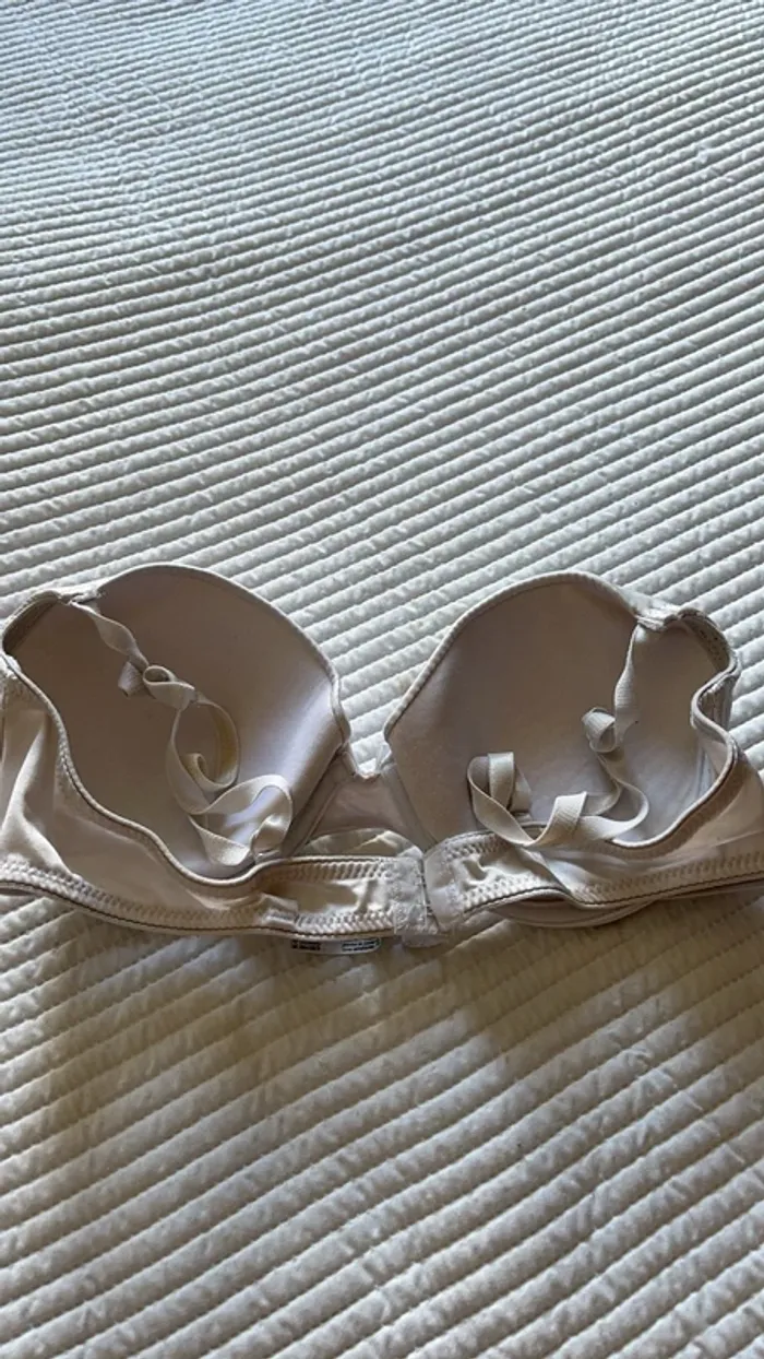Soutien gorge blanc - photo numéro 2