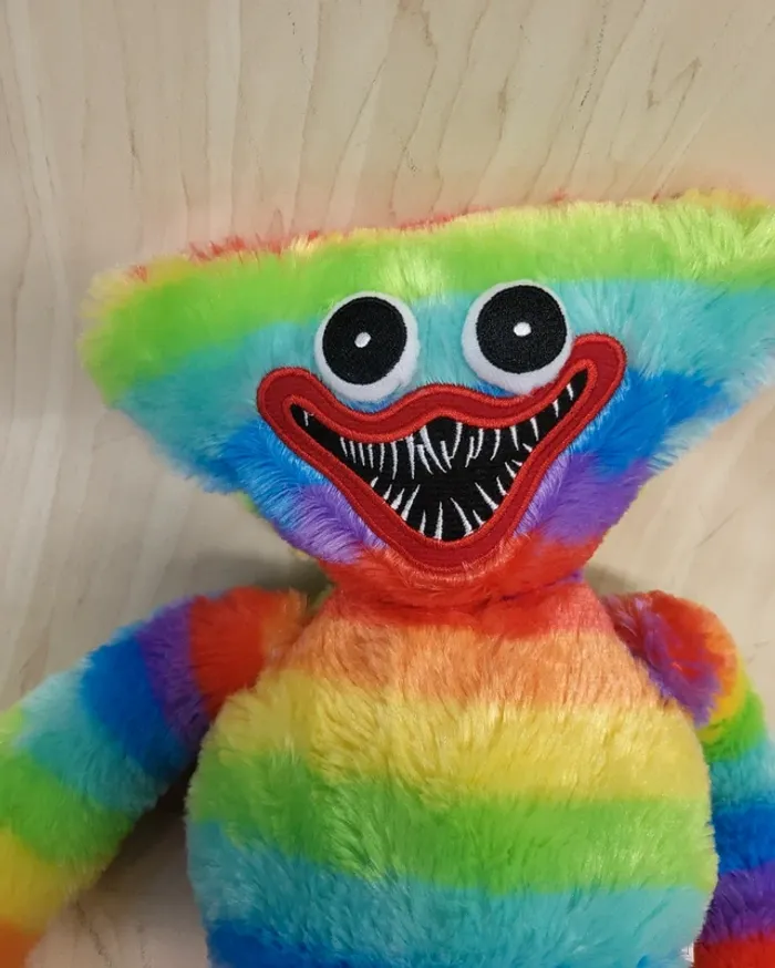 Peluche Poppy Playtime Huggy Wuggy arc-en-ciel - photo numéro 2