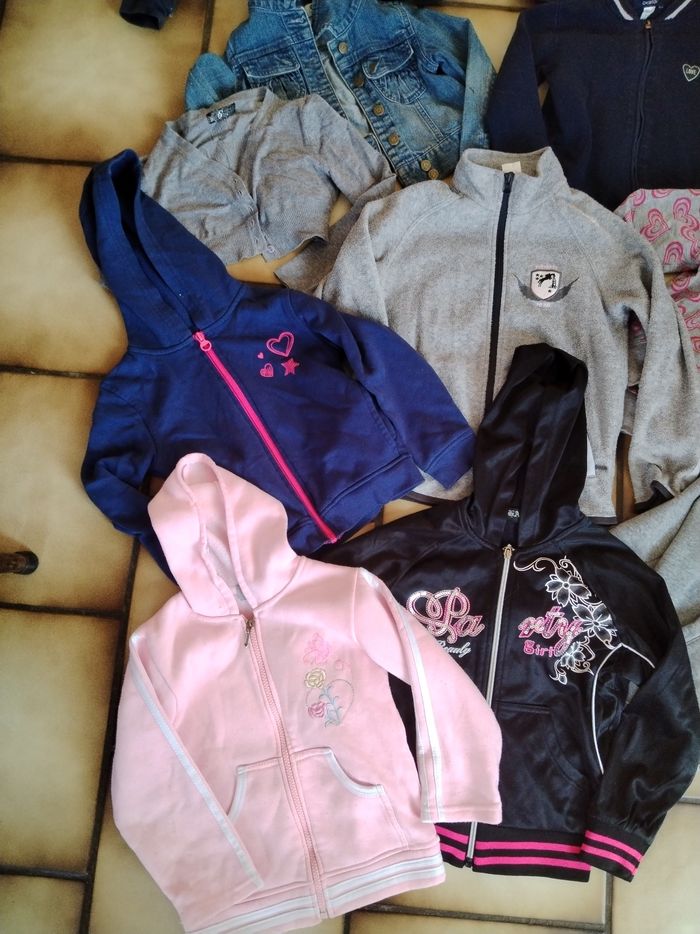 Lot de 11 gilets/ vestes légères - photo numéro 3