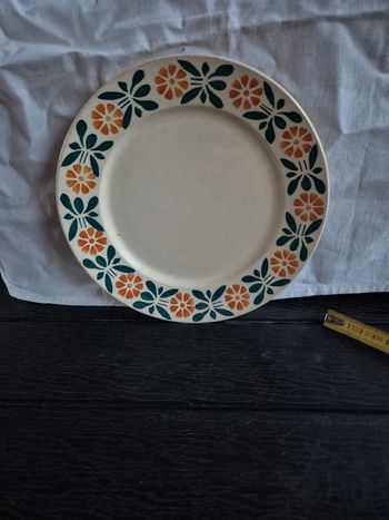 assiette avec décor vintage