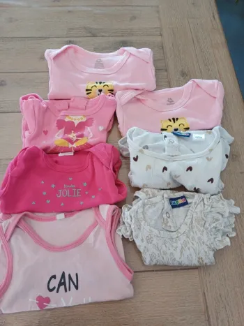 Lot 7 bodys 3 mois et 3/6 mois