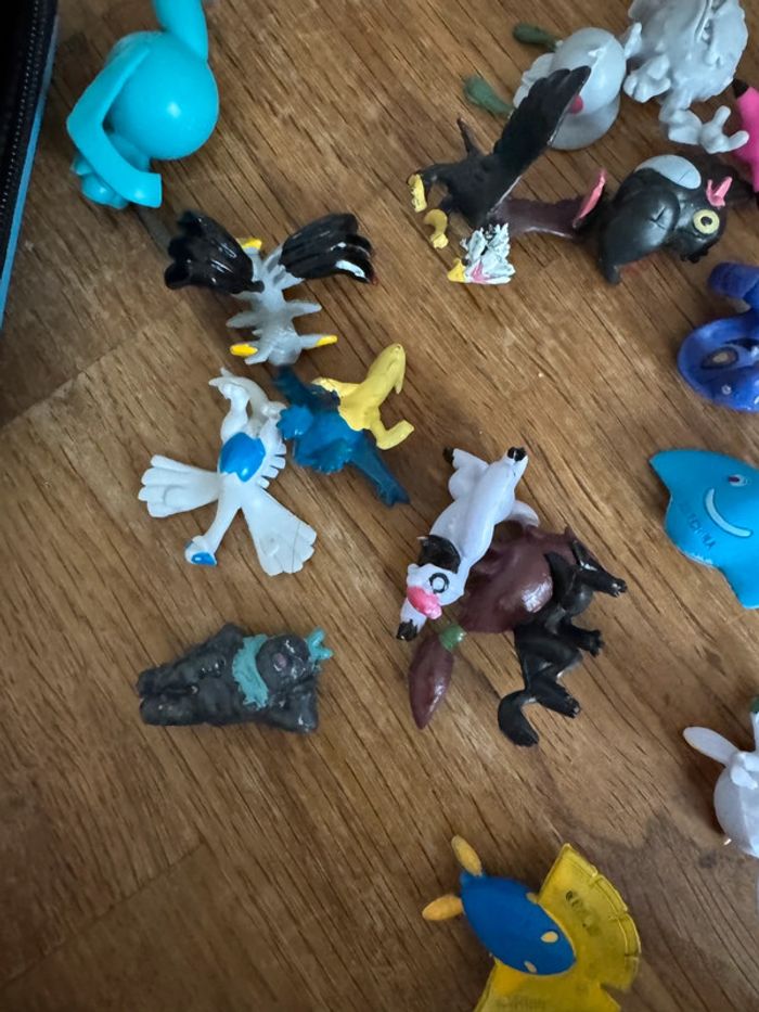 Lot figurines Pokémon avec sa pochette - photo numéro 4