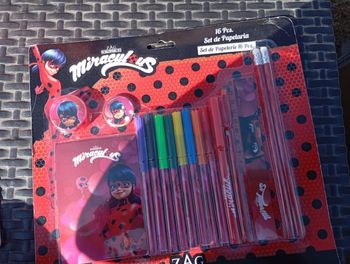 Set de papèterie 16 pièce miraculous
