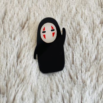 Broche No Face