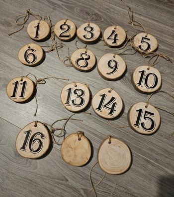 Numéro en rondins de bois