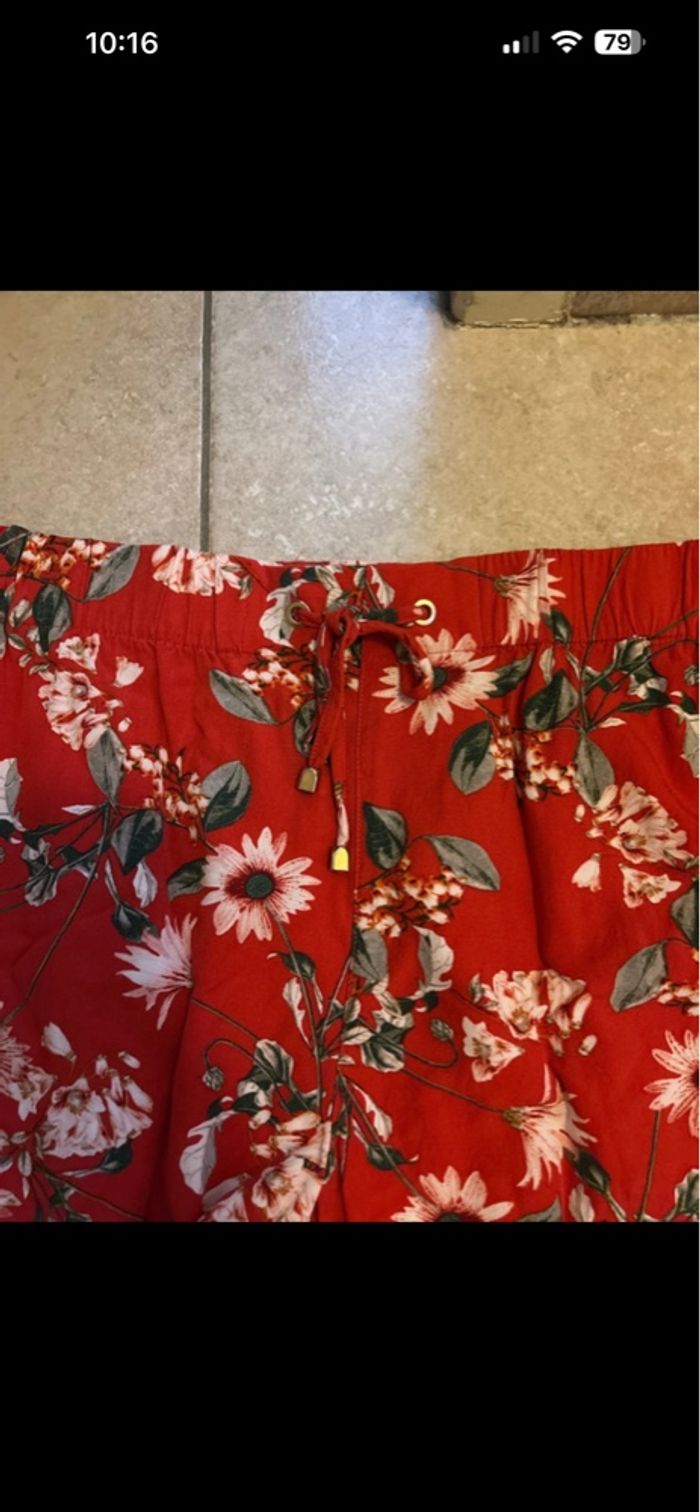 Short léger rouge fleuri - photo numéro 2