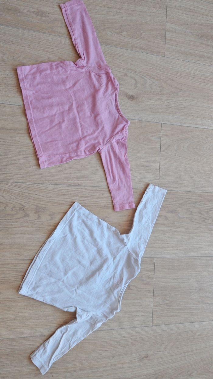 2 t-shirts manches longues 6mois - photo numéro 4