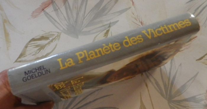 La planète des victimes par Michel Goeldlin Ed. France Loisirs - photo numéro 3