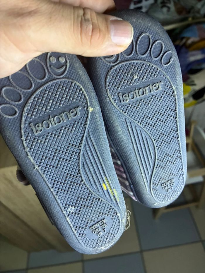 Chausson isotoner taille 24 - photo numéro 3