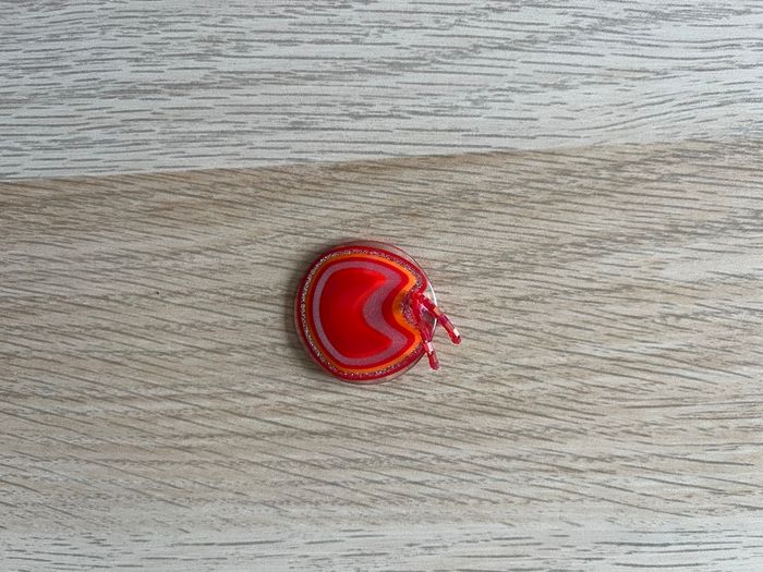 Pendentif rouge