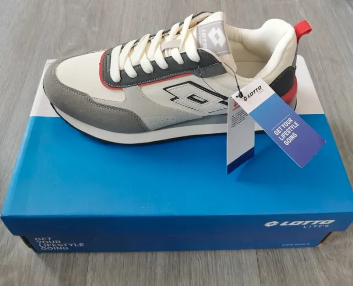 Baskets homme pointure 40 neuves Lotto