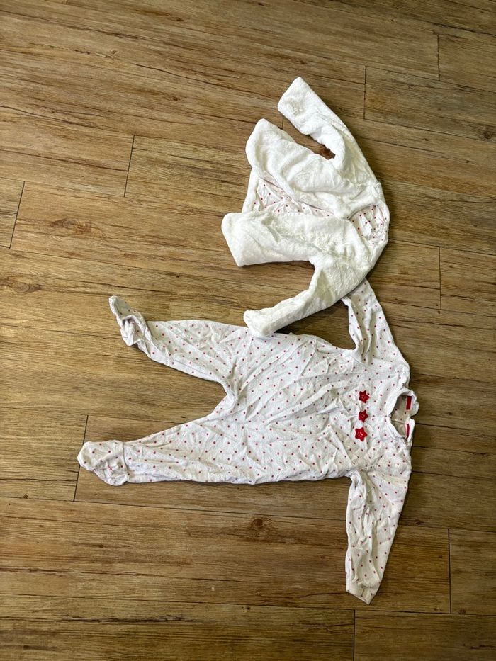 Pyjama obaidi blanc étoiles rouges