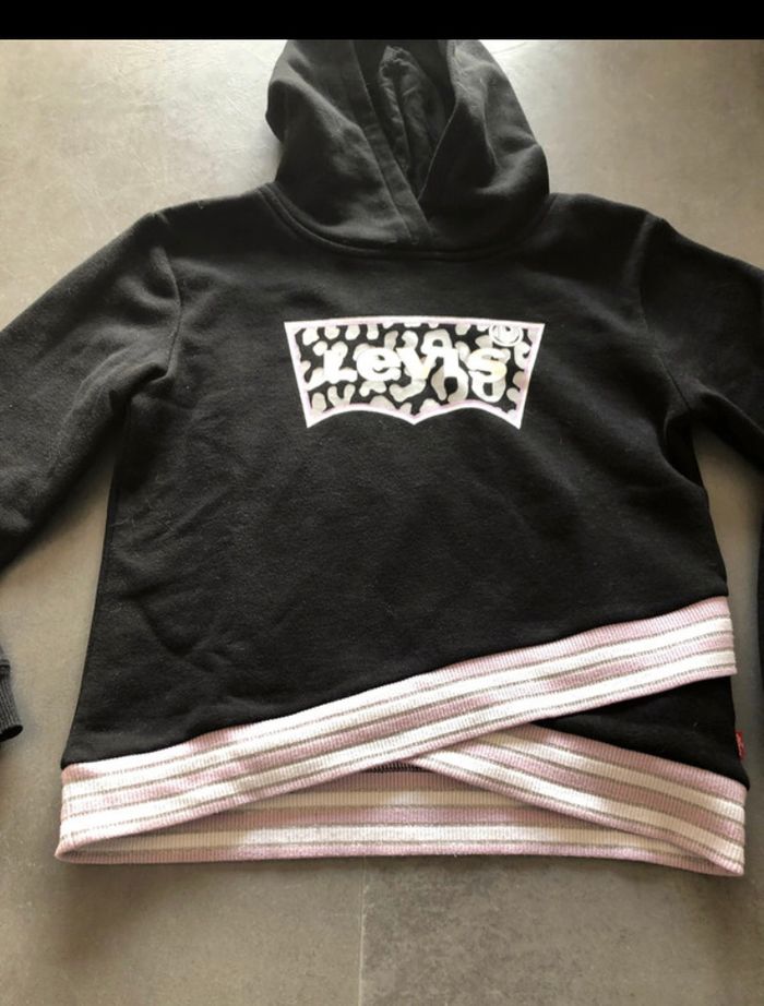 Joli sweat levis 8 ans