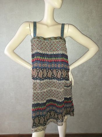 robe coloré et bretelles jeans taille 42