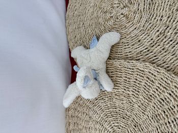 Lapin DOUDOU ET COMPAGNIE "Bonbon" blanc et bleu 