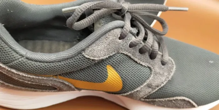 Baskets Nike, noir et doré, pointure 38,5 - photo numéro 6