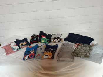 Lots vêtements 7.8 ans