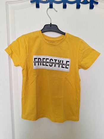 T-shirt taille 6 / 7 ans