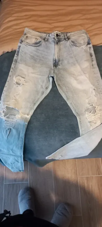 Jean troué homme parfait etat