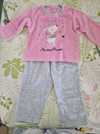 Pyjama moltonné 2pièces taille 18mois