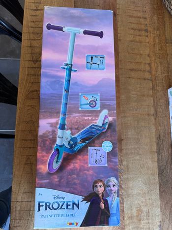 Trottinette reine des neiges 