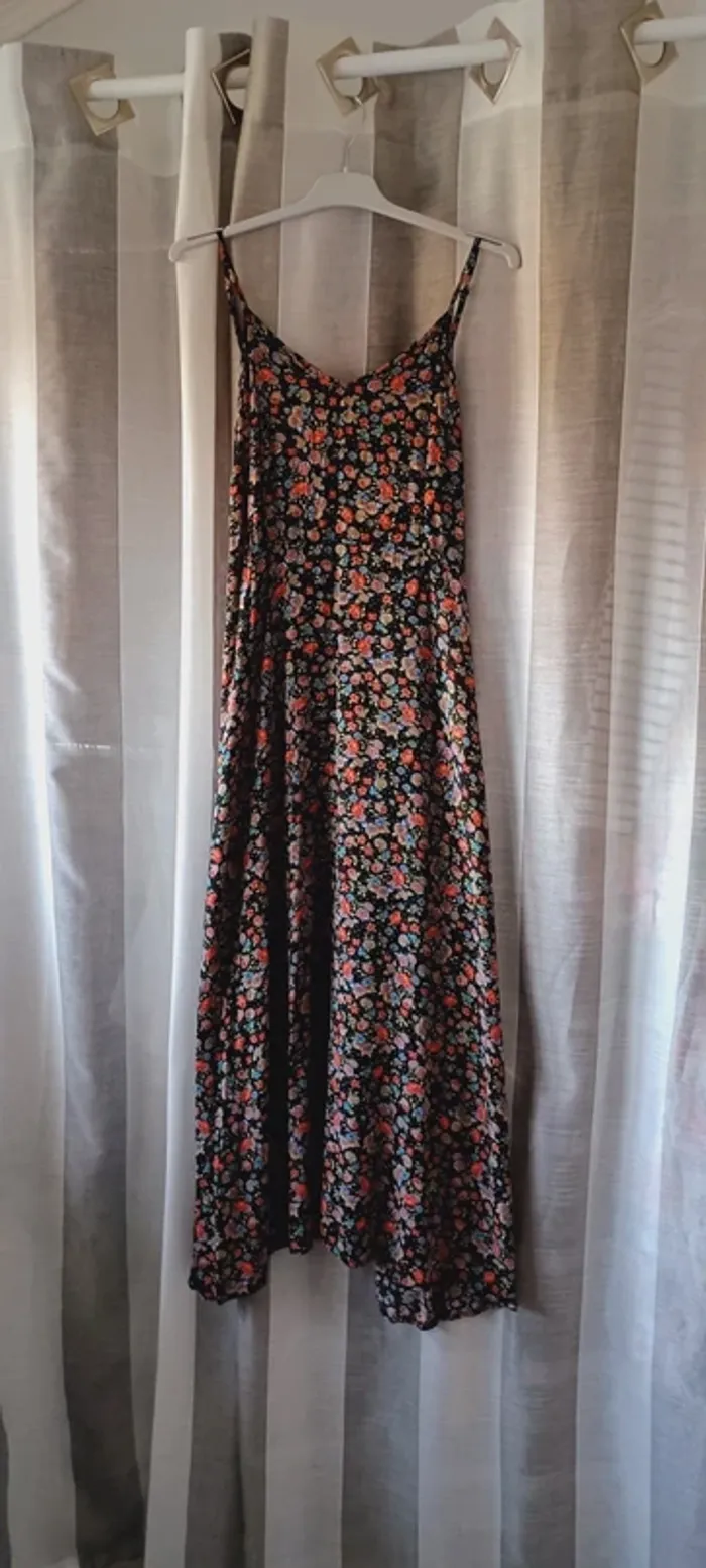 Robe noire mi-longue femme Shein, motif fleuri, avec fermeture eclair derrière, taille L - photo numéro 2