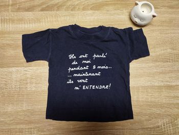 t-shirt avec écriture