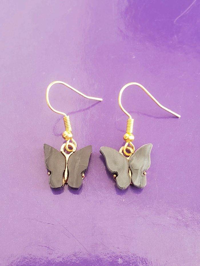Boucles d'oreilles en forme de papillon noir