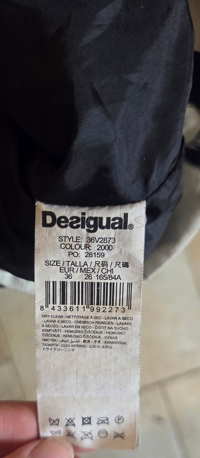 Robe Desigual T36 – Motif ethnique noir & blanc brodé – Pièce originale ✨ - photo numéro 7