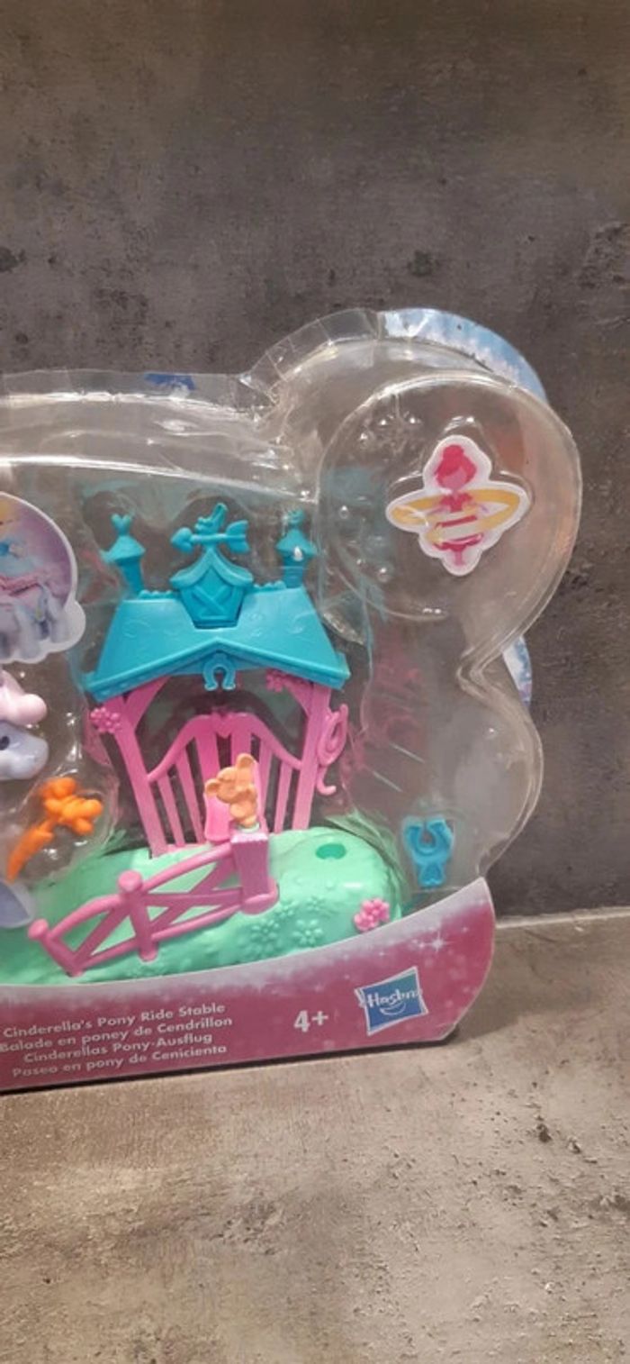 Balade en poney de Cendrillon (disney) état neuf - photo numéro 3