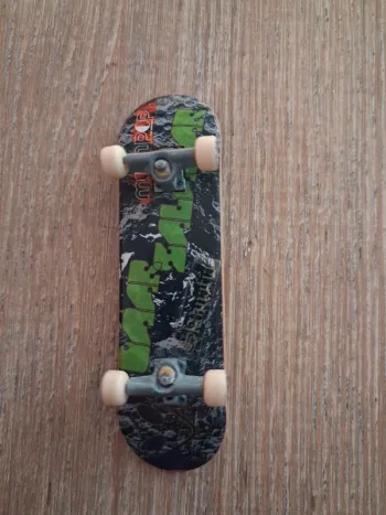 Mini skateboard Tech Deck (fingerboard)
