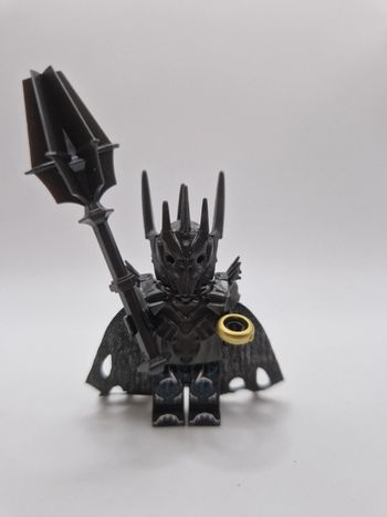 Figurine type lego Sauron avec l'anneau seigneur des anneaux / hobbit