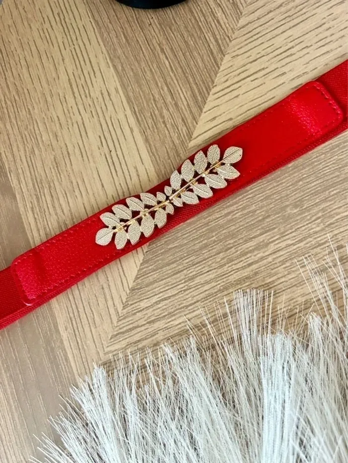 Ceinture rouge élégante – Attache feuille dorée, neuve - photo numéro 3